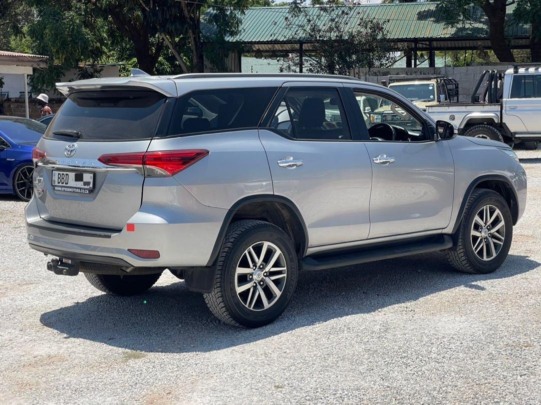 Rear three-quarter view of the silver Toyota Fortuner